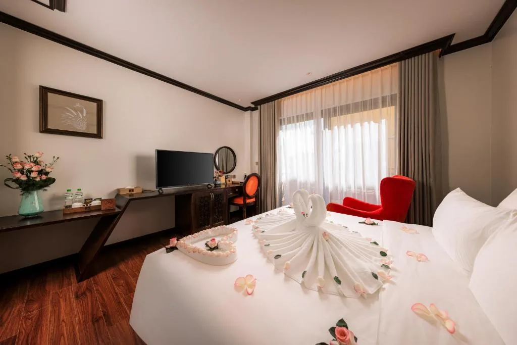 Deluxe Double Room with Balcony — Tam Coc Holiday Hotel & Spa